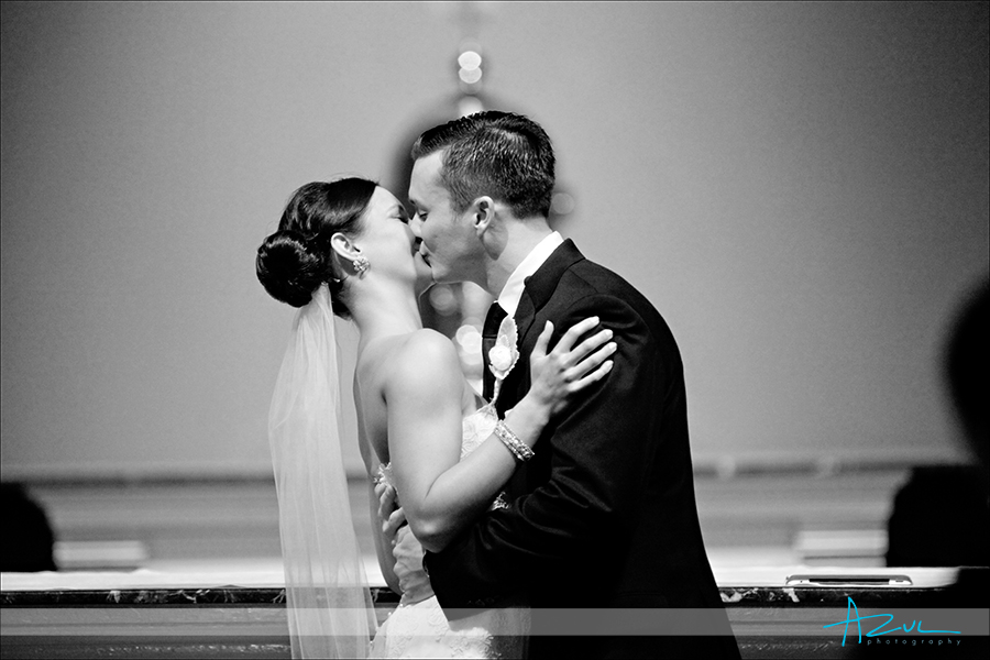 The kiss The best way to kiss at a wedding for your wedding